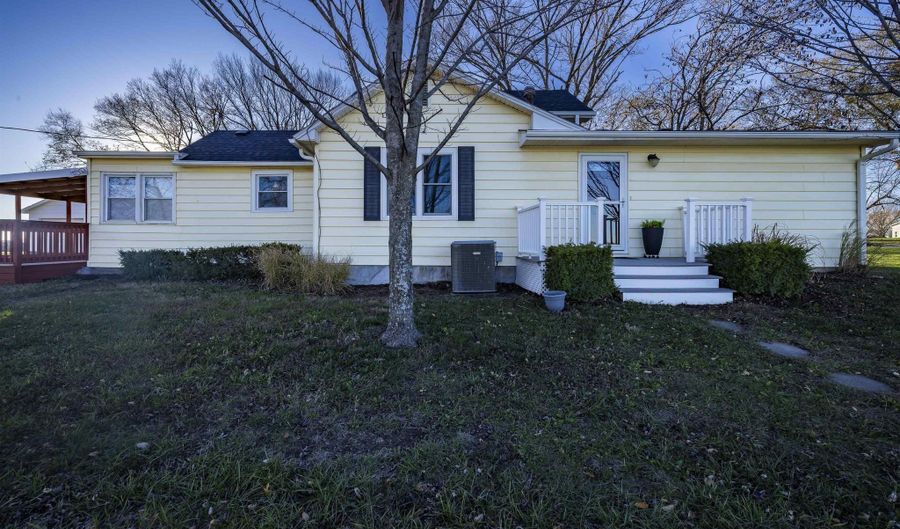 6737 SW 69th St, Auburn, KS 66402 - 3 Beds, 2 Bath