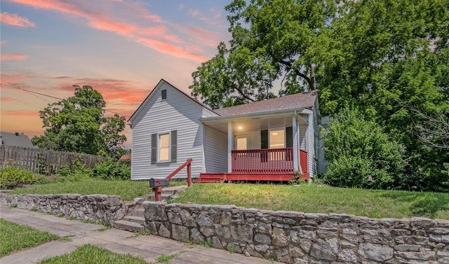 704 Miller St, Alton, IL 62002 - 0 Beds, 1 Bath