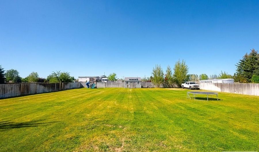 4465 E Cochise Dr, Ammon, ID 83406 - 5 Beds, 3 Bath