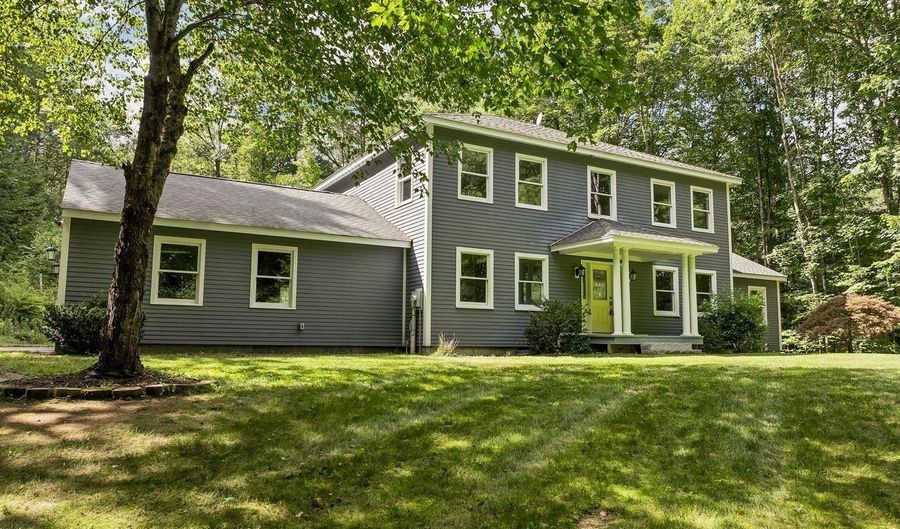 5 Sullivan Dr, Bow, NH 03304 - 4 Beds, 3 Bath