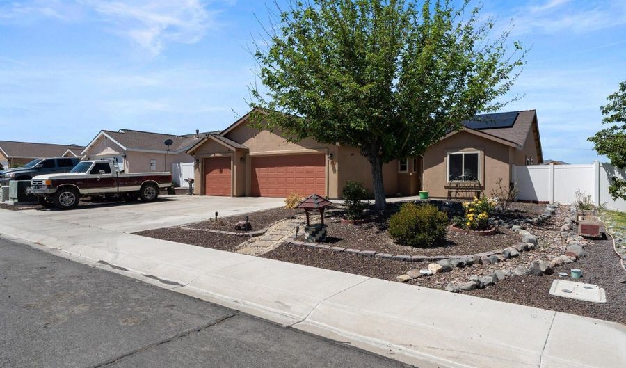 1476 Grey Bluffs Dr, Fernley, NV 89408 - 4 Beds, 2 Bath