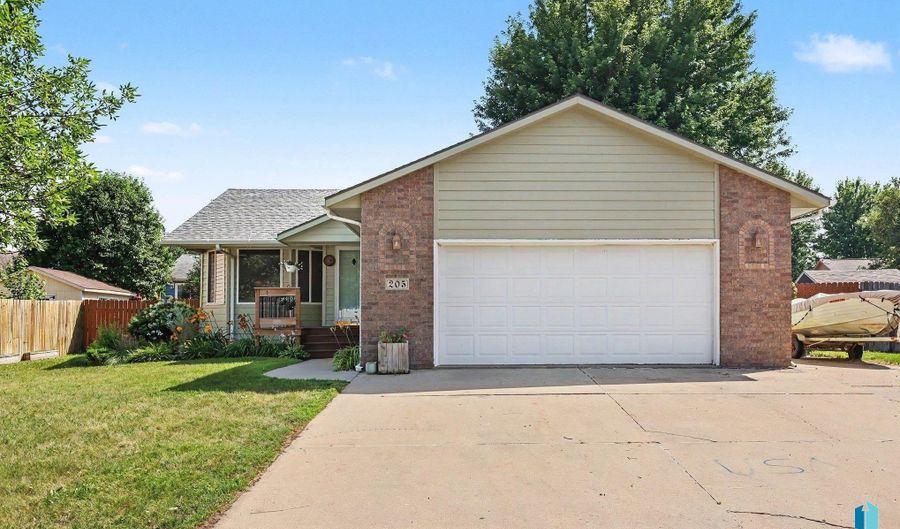 205 W Hackberry St, Brandon, SD 57005 - 5 Beds, 3 Bath