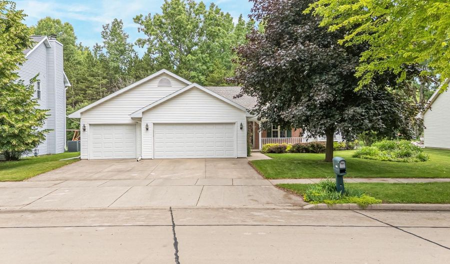 1424 E KEYSTONE Ln, Appleton, WI 54913 - 3 Beds, 3 Bath