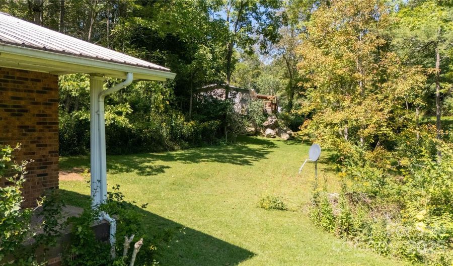 208 Murdock Rd, Bakersville, NC 28705 - 4 Beds, 3 Bath