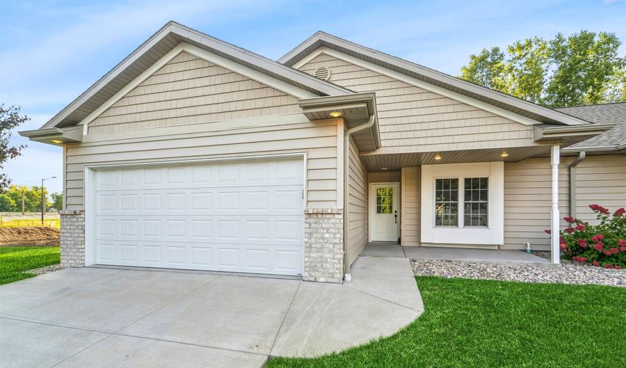 3198 W RYEGRASS Dr, Appleton, WI 54913 - 2 Beds, 2 Bath