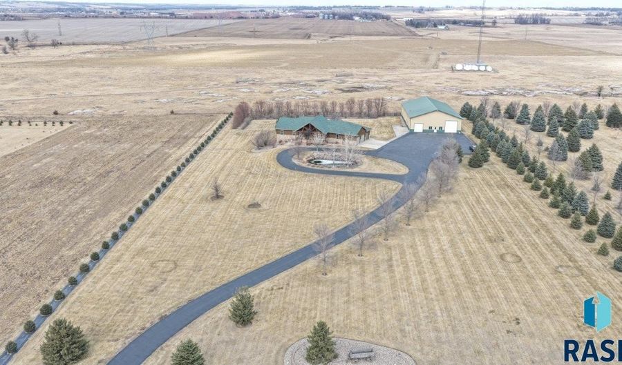 48190 268th St, Brandon, SD 57005 - 4 Beds, 4 Bath
