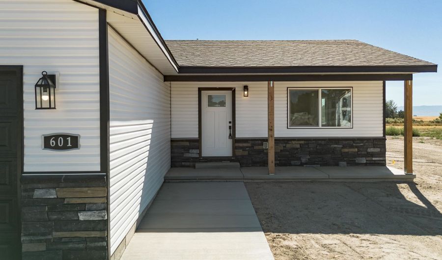 601 S 5 Th E, Aberdeen, ID 83210 - 4 Beds, 2 Bath