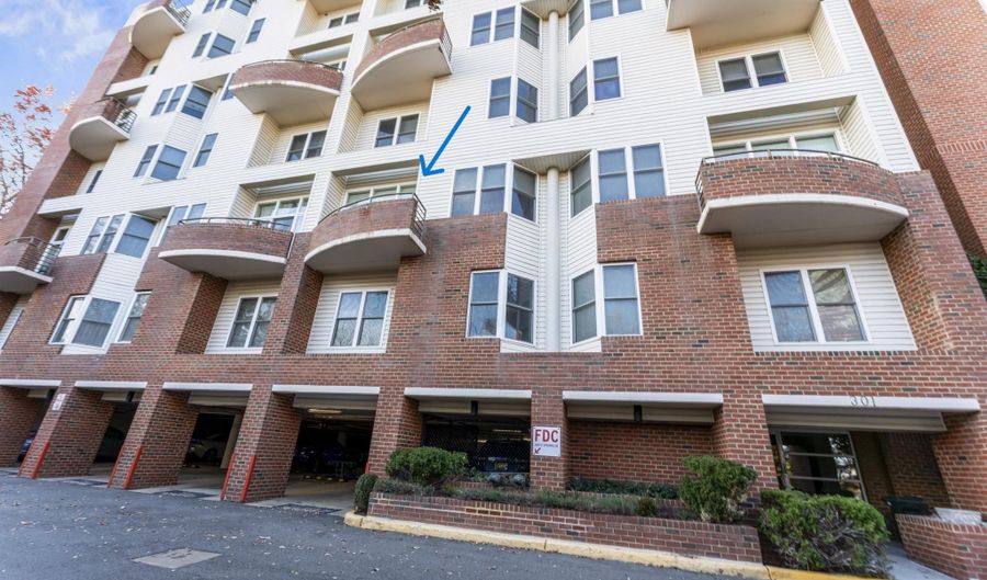 301 S REYNOLDS St 202, Alexandria, VA 22304 - 2 Beds, 2 Bath