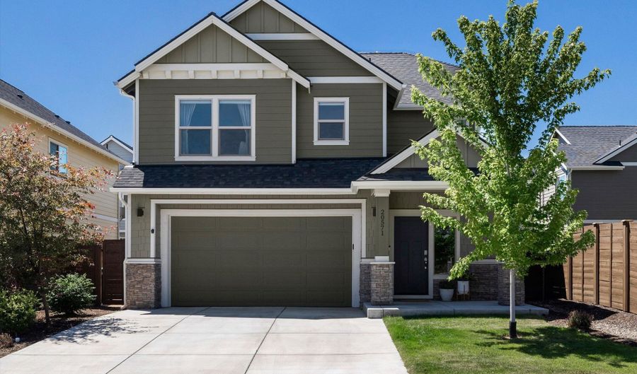 20571 Rolen Ave, Bend, OR 97702 - 3 Beds, 3 Bath