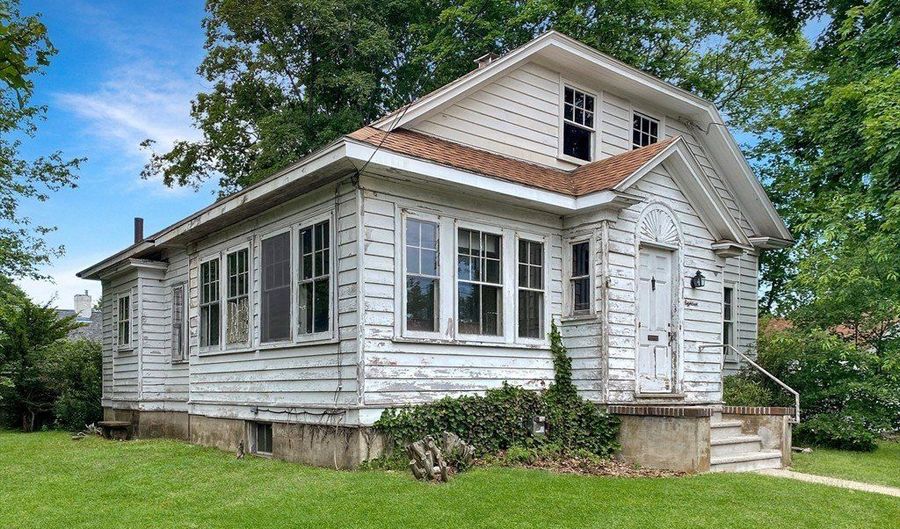 18 Princeton Ave, Beverly, MA 01915 - 2 Beds, 1 Bath