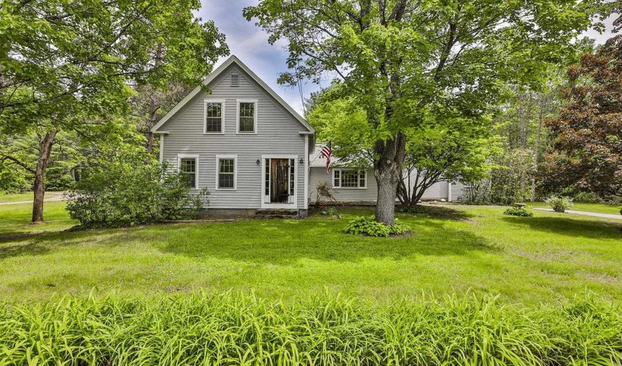 42 Main St, Brookline, NH 03033 - 4 Beds, 2 Bath