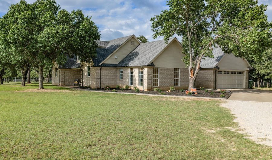 210 County Road 2696, Alvord, TX 76225 - 3 Beds, 2 Bath