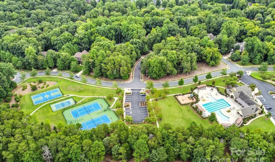 11216 Preservation Ln, Charlotte, NC 28278 - 5 Beds, 3 Bath