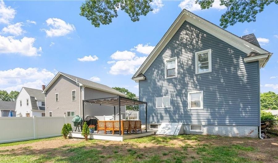 280 Woodbine St, Cranston, RI 02910 - 3 Beds, 3 Bath