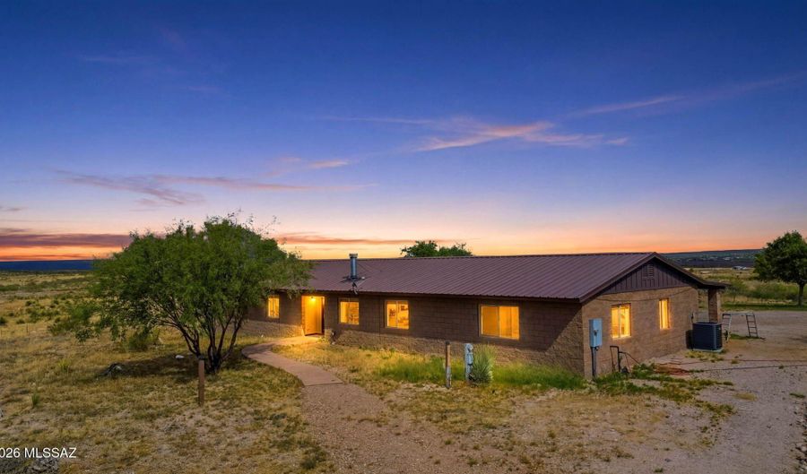 13781 S Rocky Ridge Ln, Benson, AZ 85602 - 5 Beds, 3 Bath