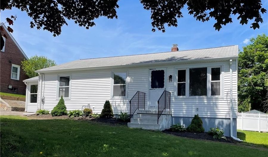 29 TACOMA St, Cranston, RI 02920 - 2 Beds, 1 Bath