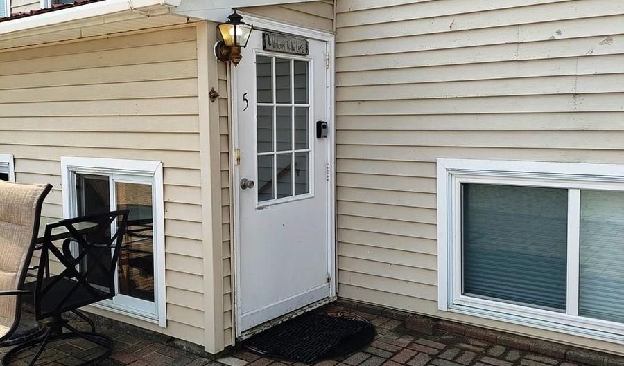 208 W Shore Rd 5, Bristol, NH 03222 - 2 Beds, 1 Bath