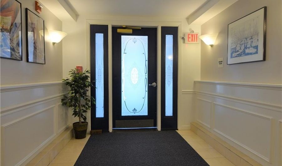 3 Kirwins Ln, Newport, RI 02840 - 2 Beds, 2 Bath