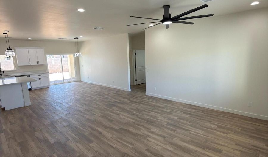 10323 W CONCORDIA Dr, Arizona City, AZ 85123 - 3 Beds, 2 Bath