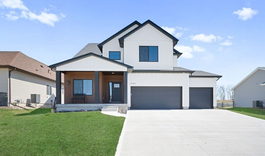 4585 SE 35th Ct, Des Moines, IA 50320 - 5 Beds, 4 Bath