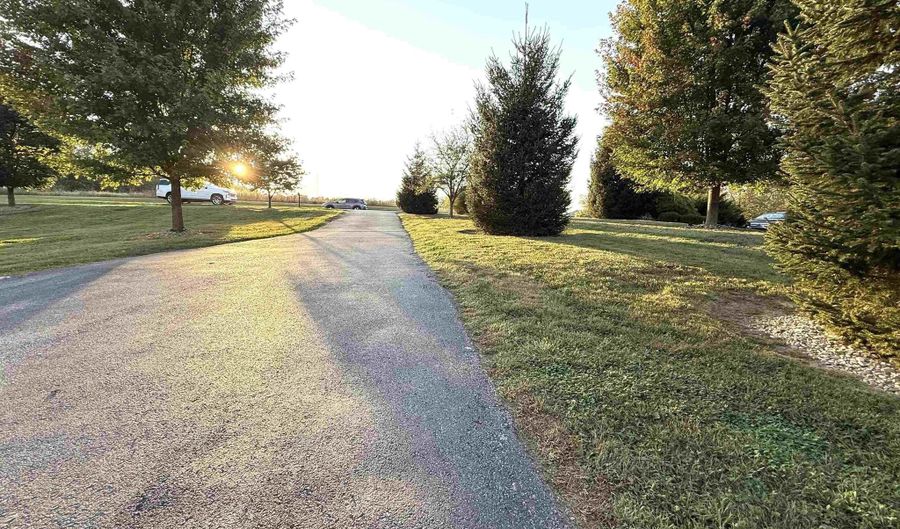810 Glen Meadows Pkwy, Bedford, IN 47421 - 3 Beds, 3 Bath