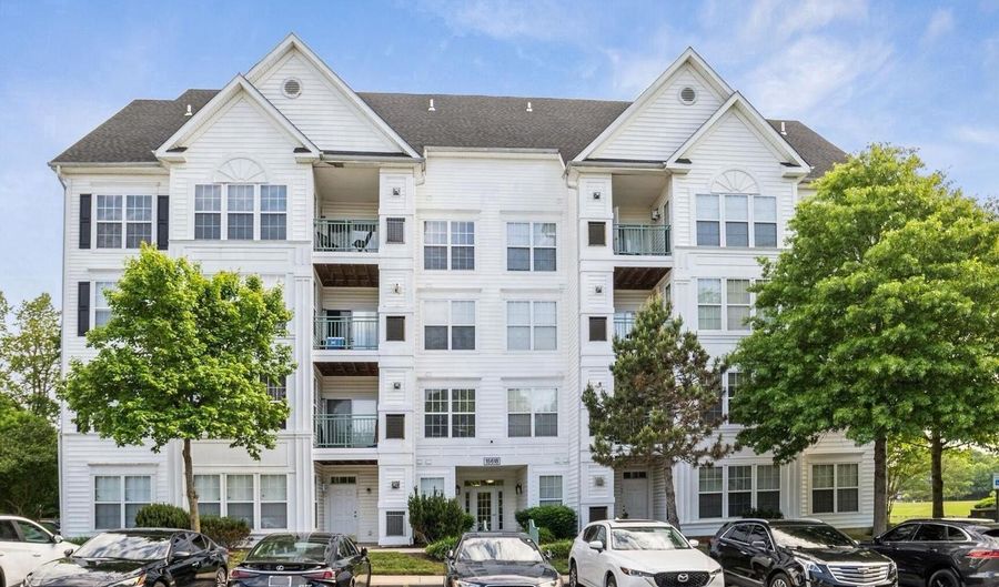 15614 EVERGLADE Ln 201, Bowie, MD 20716 - 2 Beds, 2 Bath