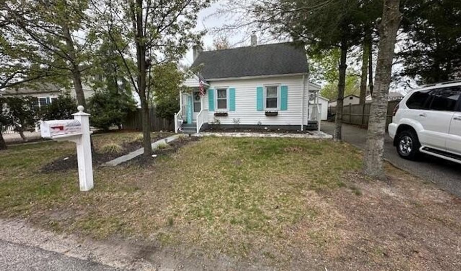 121 Pennant Ave, Beachwood, NJ 08722 - 3 Beds, 1 Bath
