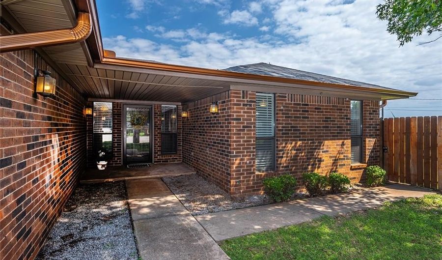 3208 California Ave, Chickasha, OK 73018 - 3 Beds, 2 Bath