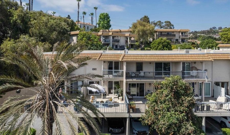 2340 Caringa Way B, Carlsbad, CA 92009 - 2 Beds, 3 Bath