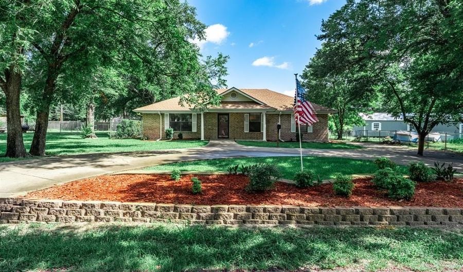 239 E College St, Alba, TX 75410 - 3 Beds, 2 Bath