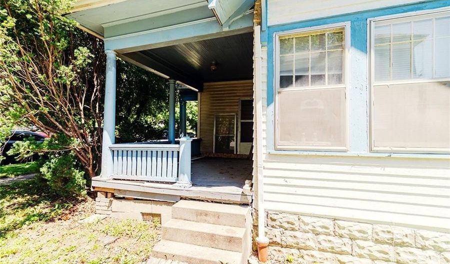 708 N 5th St, Atchison, KS 66002 - 3 Beds, 2 Bath