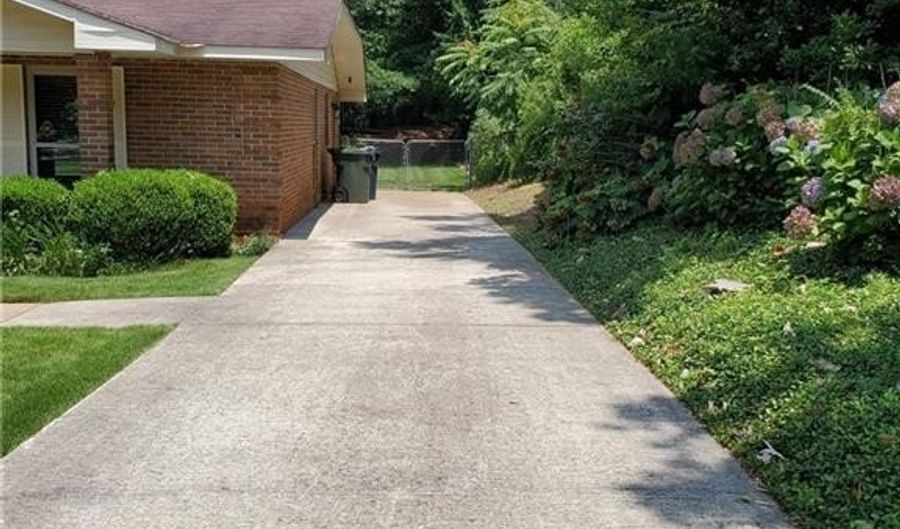 1128 OVERWOOD Pl, Auburn, AL 36830 - 4 Beds, 2 Bath