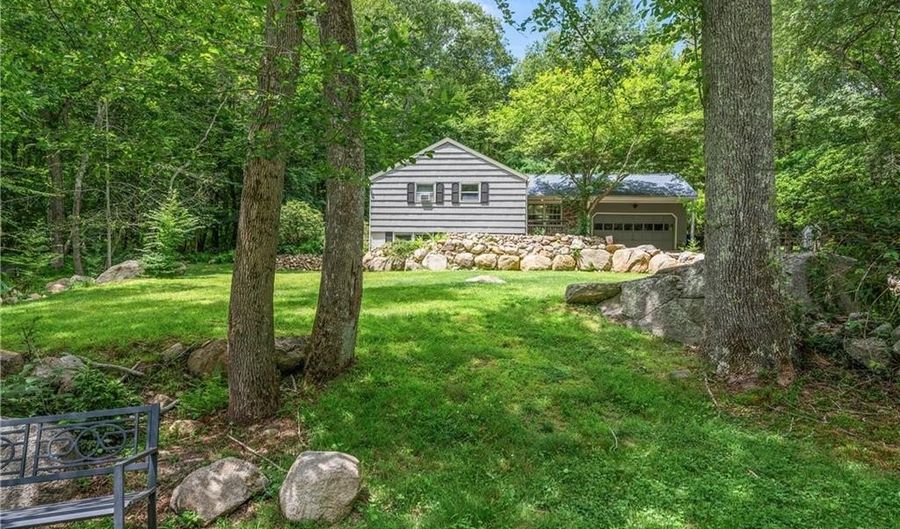 325 Shady Hill Dr, East Greenwich, RI 02818 - 3 Beds, 2 Bath