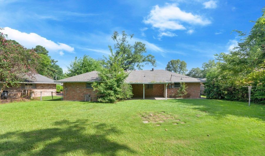 8067 Queenswood Ct, Baton Rouge, LA 70806 - 3 Beds, 2 Bath