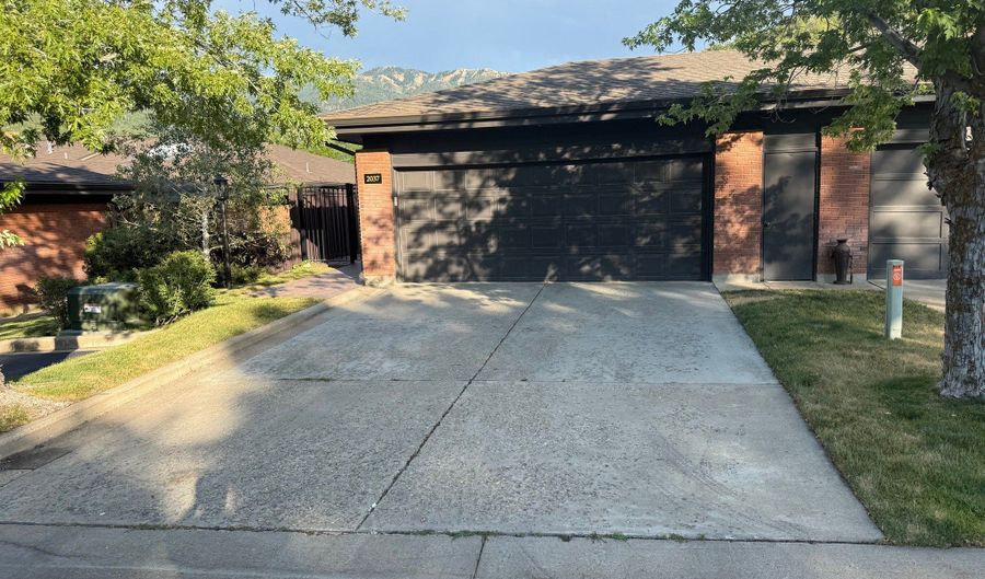 2037 S MAPLEVIEW Dr E, Bountiful, UT 84010 - 4 Beds, 3 Bath