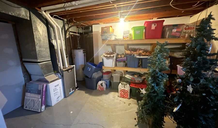 632 N Oak St, Ainsworth, NE 69210 - 3 Beds, 2 Bath