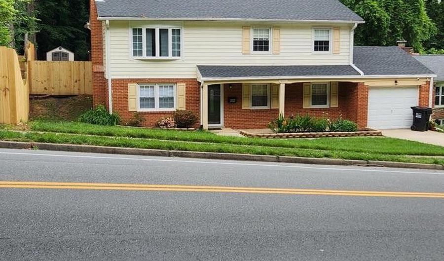 14804 CLOVERDALE Rd, Woodbridge, VA 22193 - 5 Beds, 4 Bath