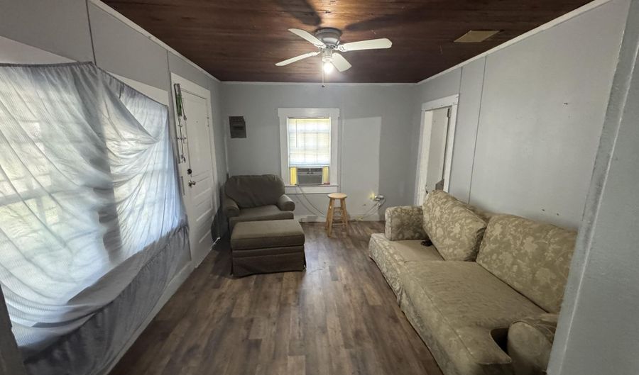 115 S Miles St, Abbeville, LA 70510 - 2 Beds, 1 Bath