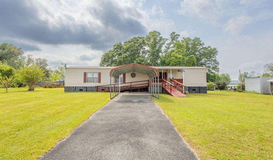 1749 Carolina St, Alford, FL 32420 - 2 Beds, 2 Bath