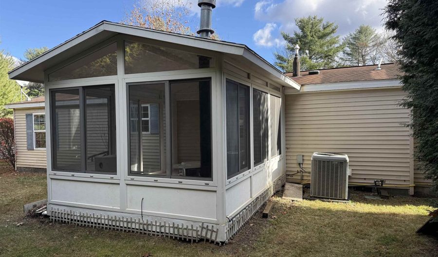 24 Magnolia Ln, Belmont, NH 03220 - 3 Beds, 2 Bath