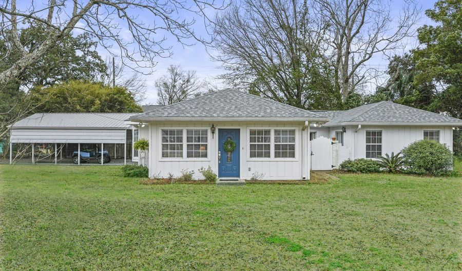 400 Ulman Ave, Bay St. Louis, MS 39520 - 3 Beds, 2 Bath