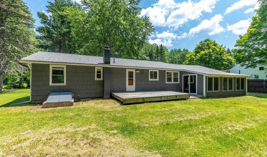107 Colbrook Dr, Arlington, VT 05250 - 3 Beds, 1 Bath
