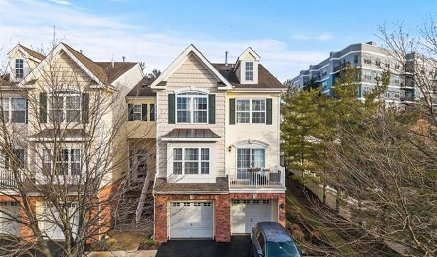 4 BOATWORKS Dr, Bayonne, NJ 07002 - 2 Beds, 3 Bath