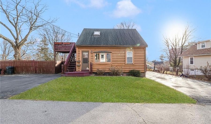 17 Padelford Ave, East Providence, RI 02915 - 2 Beds, 2 Bath