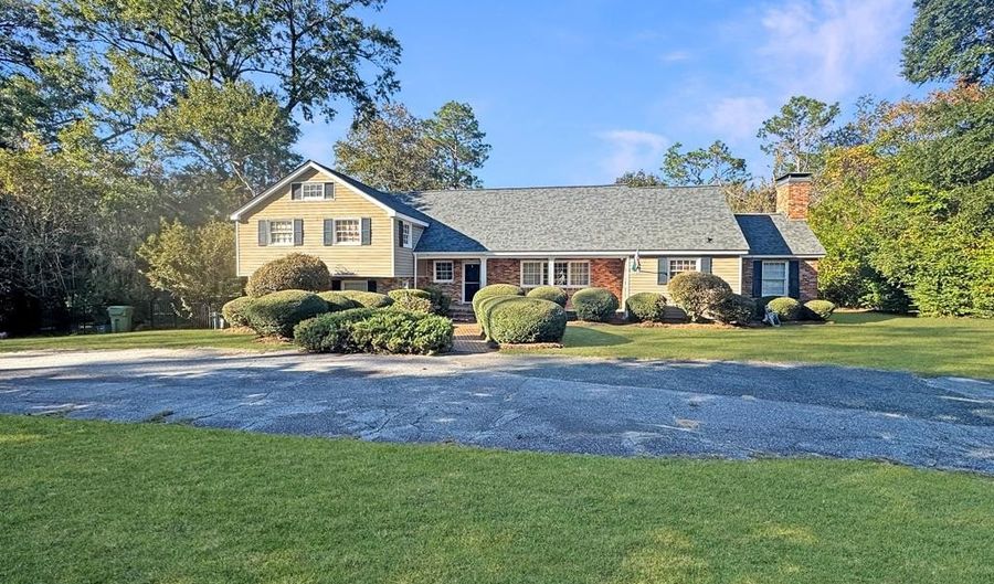 1715 Douglas Dr, Bainbridge, GA 39819 - 5 Beds, 5 Bath