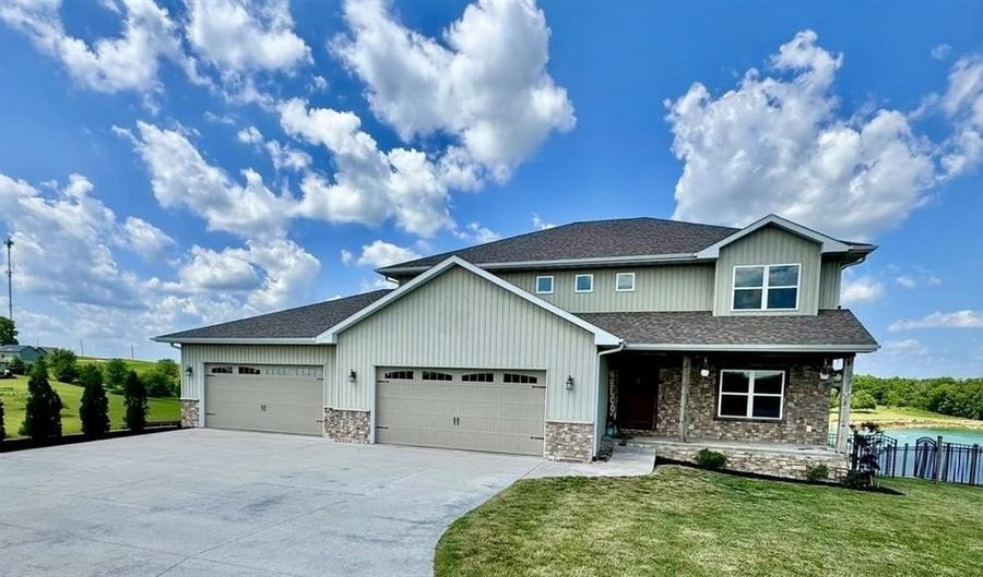 9174 207th Ave, Anamosa, IA 52205 - 6 Beds, 5 Bath