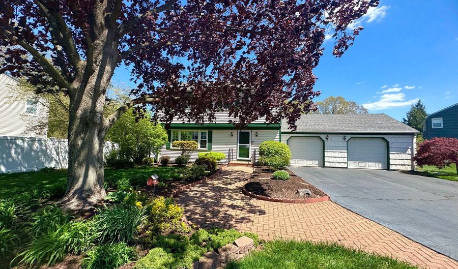 754 Rustic Ln, Cheshire, CT 06410 - 3 Beds, 3 Bath