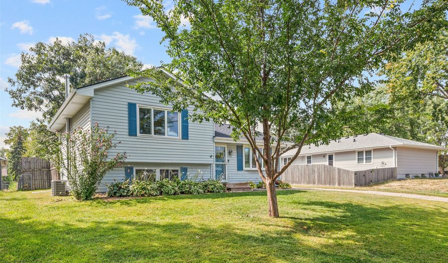 308 11th Ave NW, Altoona, IA 50009 - 3 Beds, 1 Bath