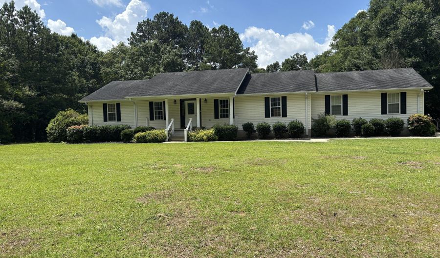 665 Center Of The World, Canon, GA 30520 - 3 Beds, 2 Bath