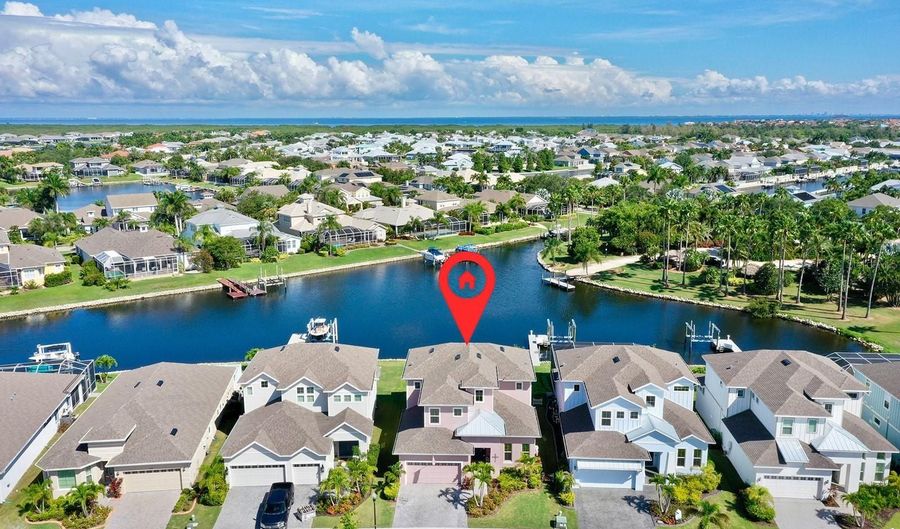 5221 WISHING ARCH Dr, Apollo Beach, FL 33572 - 4 Beds, 4 Bath